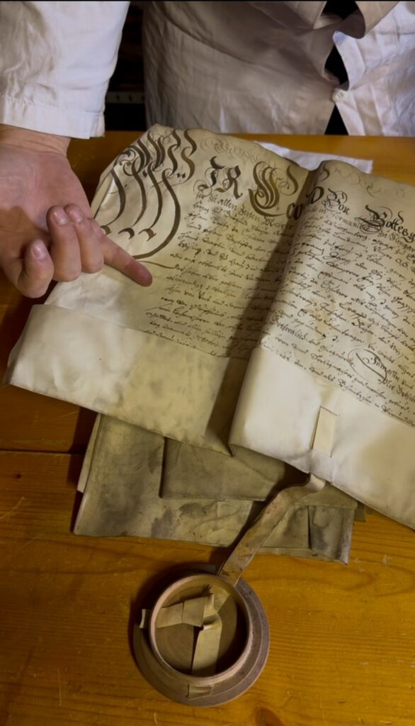 Digitalisierung von alten Schriftstücken und Büchern des Schlossarchives